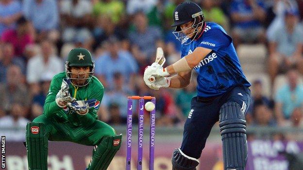 Pakistan felt to a defeat after England coasted a 44-run win in one-day international match