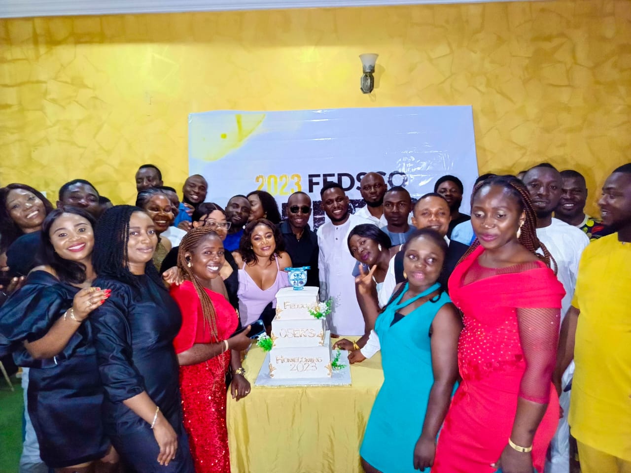 FEDSCO Ogoja ’05 Set Offers Scholarships to Students, Honours Teachers, Donates to Orphanage