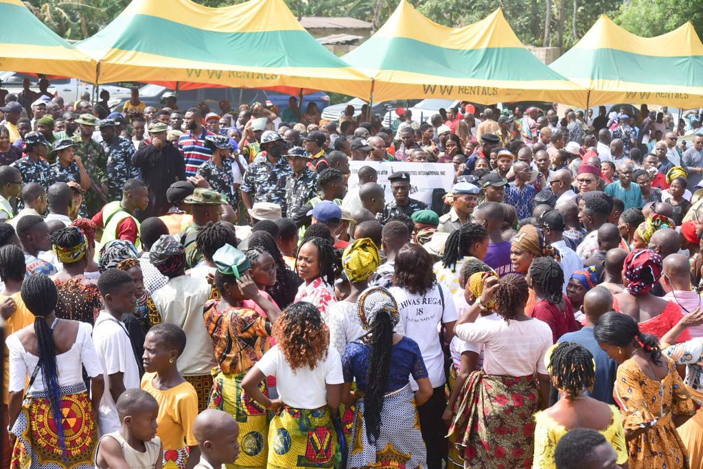 Over 15,000 Betta Edu's Kinsmen Agog At Her First Homecoming, Sing Praises Of President Tinubu