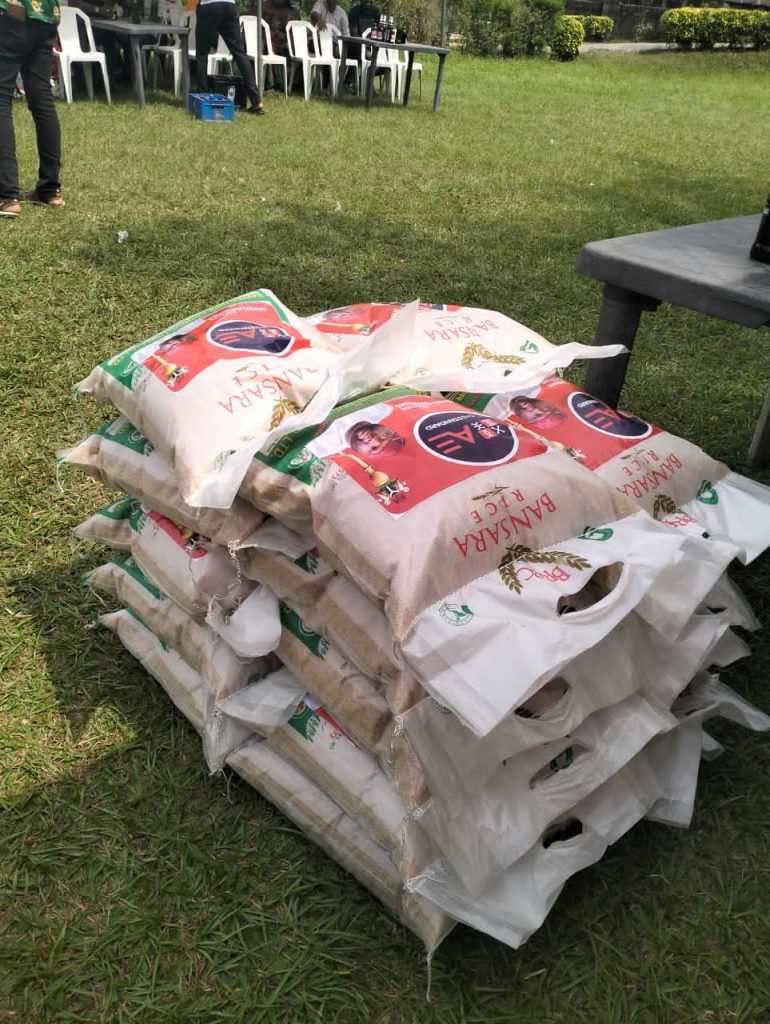 Yuletide: Ayade's Former Aide Donates Rice, Cash Gifts To Calabar Municipality Ward 5 Members