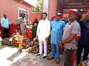 Anambra philanthropist shares yuletide palliatives to widows, downtrodden