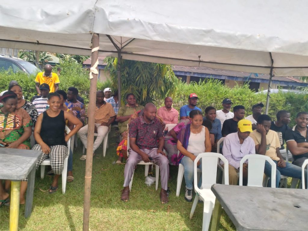 Yuletide: Ayade's Former Aide Donates Rice, Cash Gifts To Calabar Municipality Ward 5 Members