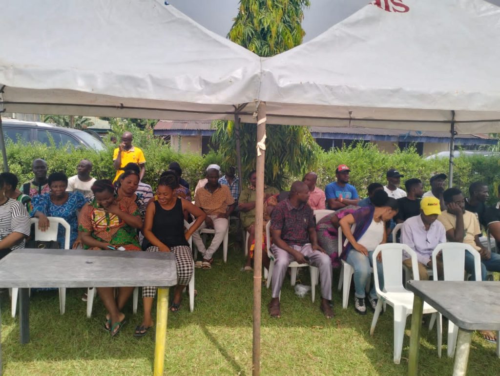 Yuletide: Ayade's Former Aide Donates Rice, Cash Gifts To Calabar Municipality Ward 5 Members