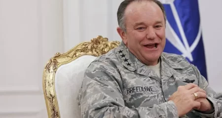 Former NATO commander calls to bomb Crimea