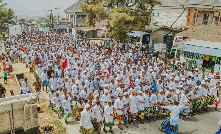 Senator Asuquo Ekpenyong leads tens of thousands of Efik, Efut, Abakpa people to Celebrate Nkotmbok Cultural Heritage in Calabar