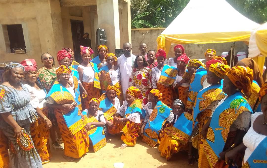 Anambra APC Publicity Secretary distributes wrappers to 170 women