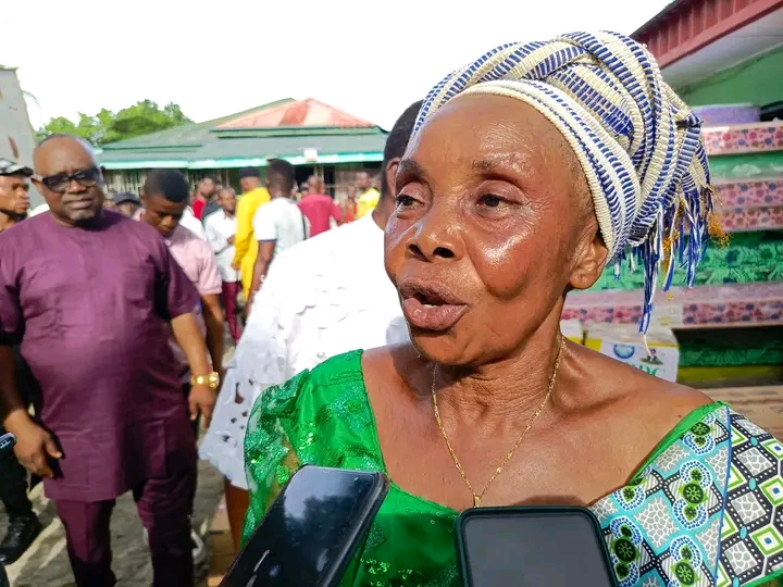 NDDC Commissioner, Orok Duke, Distributes Relief Materials To Flood Affected Communities In Cross River