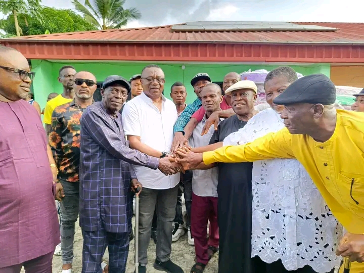 NDDC Commissioner, Orok Duke, Distributes Relief Materials To Flood Affected Communities In Cross River