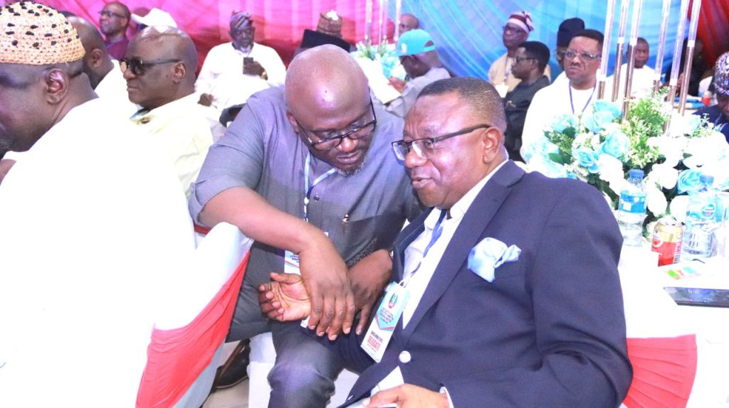 Photo Story: C'River NDDC Rep, Rt. Hon. Orok Duke attends APC South South Zonal meeting as Senate President heaps praises on Commission