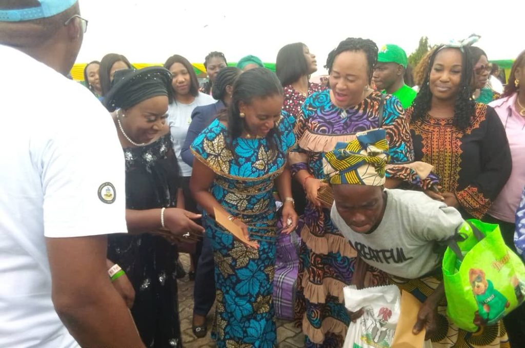 Tinubu's wife distributes 1,200 bags of rice to Anambra women