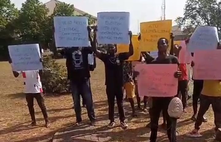 Anambra: Amawbia community protest multiple crisis