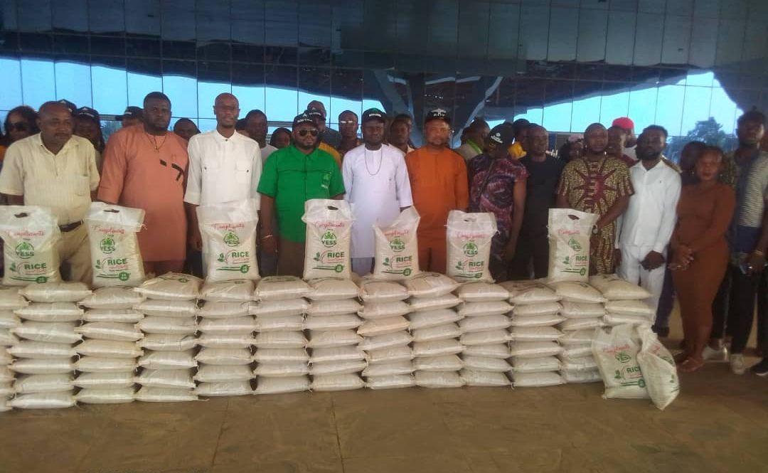 Yuletide: YESS flags off distribution of bags of rice to Anambra youths