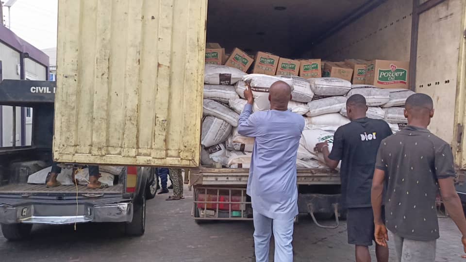 C'River: NDDC distributes rice, vegetable oil to traditional rulers, heads of security agencies, others