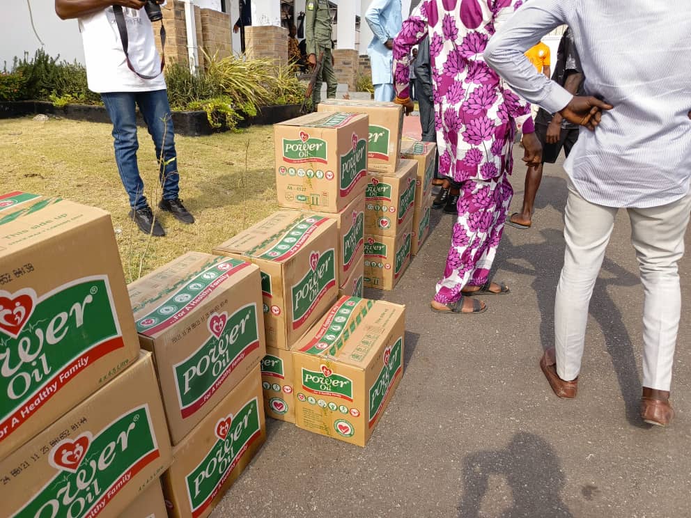 C'River: NDDC distributes rice, vegetable oil to traditional rulers, heads of security agencies, others